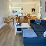 Charming House In Near And Town בית נופש
