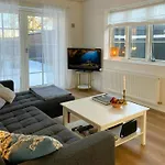 Charming House In Near And Town בית נופש