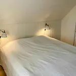 Charming House In Near And Town בית נופש