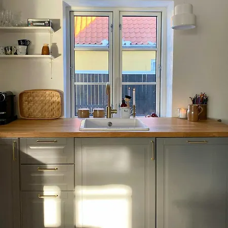 Charming House In Near And Town בית נופש